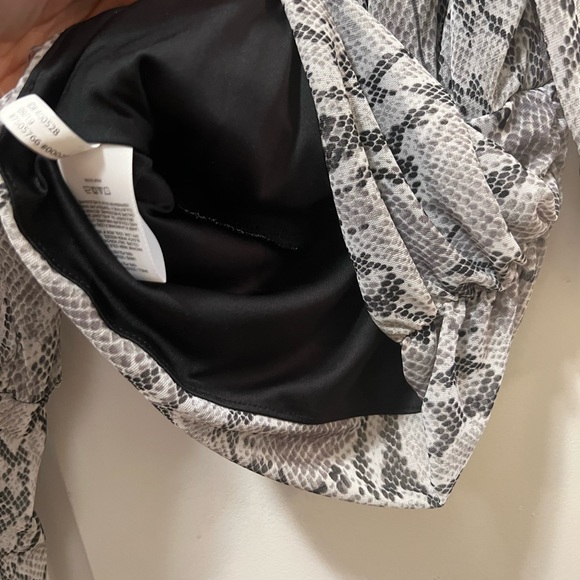 Express crop top on or off shoulder size XS - Picture 16 of 16